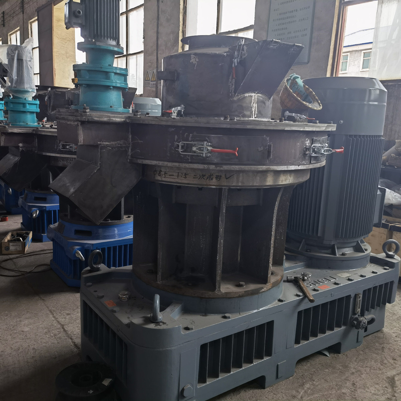 4-12mm Wood Pellet Mill Machine với công suất 0,8-4t / h và điện áp 380V