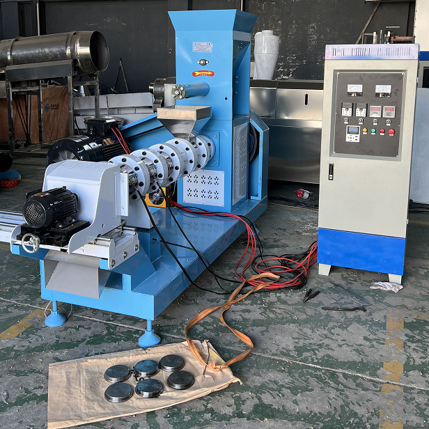Máy sản xuất hạt thức ăn cá tự động 600-700 kg / DGP120 Pet Dog Cat Food Pellet Extruder