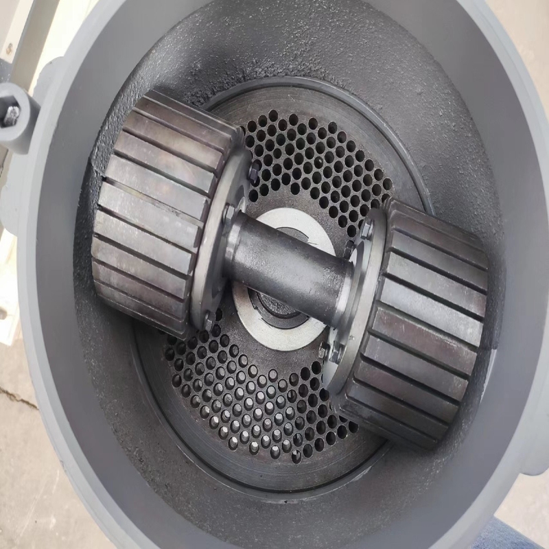 Máy sản xuất hạt thức ăn hoạt động dễ dàng 800-1200kg / h Máy sản xuất thức ăn động vật sản xuất sản lượng cao