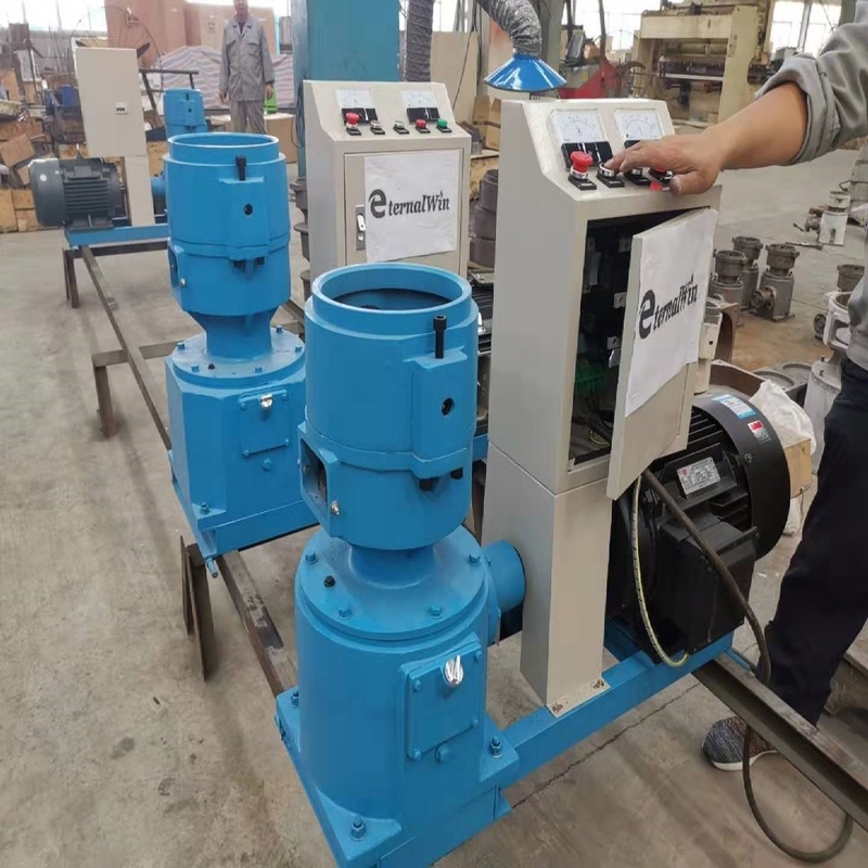 Máy sản xuất hạt thức ăn quy mô nhỏ 4KW Động cơ loại điện Máy xay thức ăn động vật