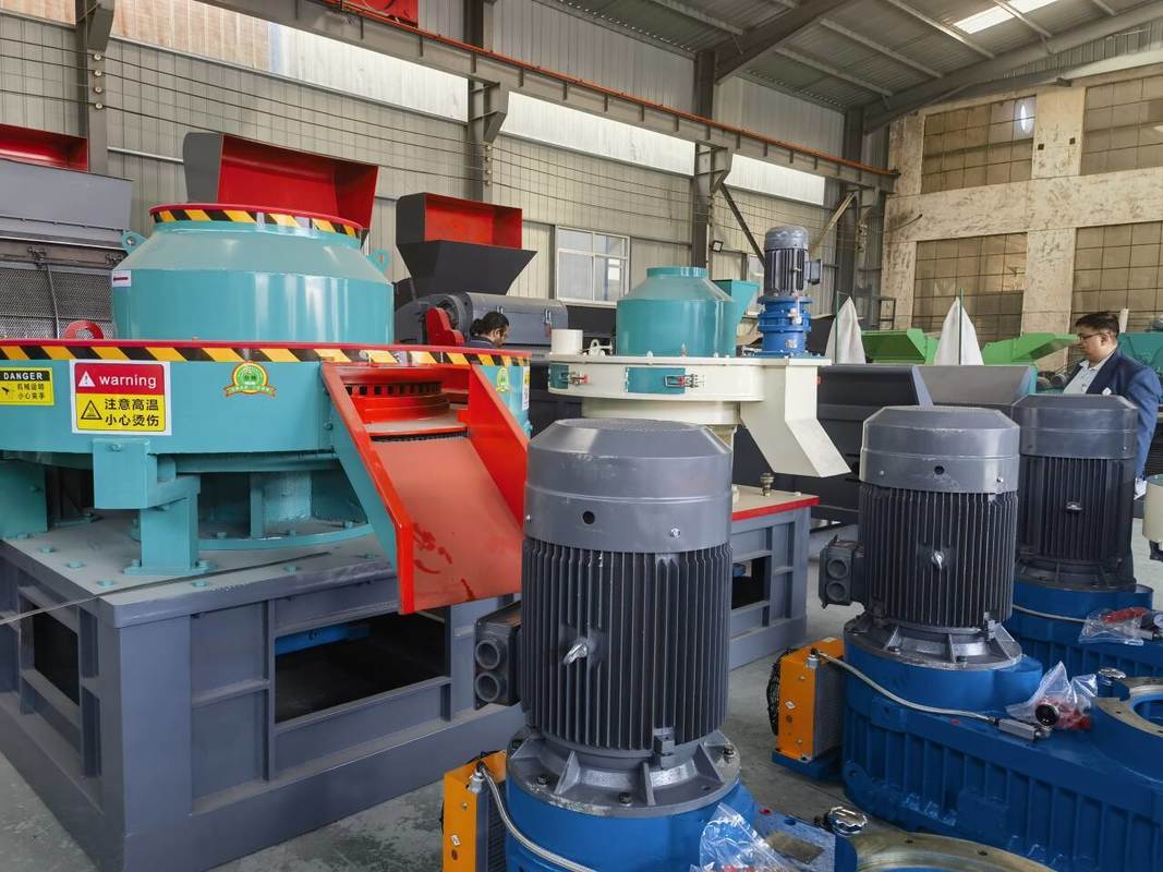 Máy ép viên sinh khối kiểu vành đai sáng tạo để xử lý chất thải nông nghiệp và lâm nghiệp
